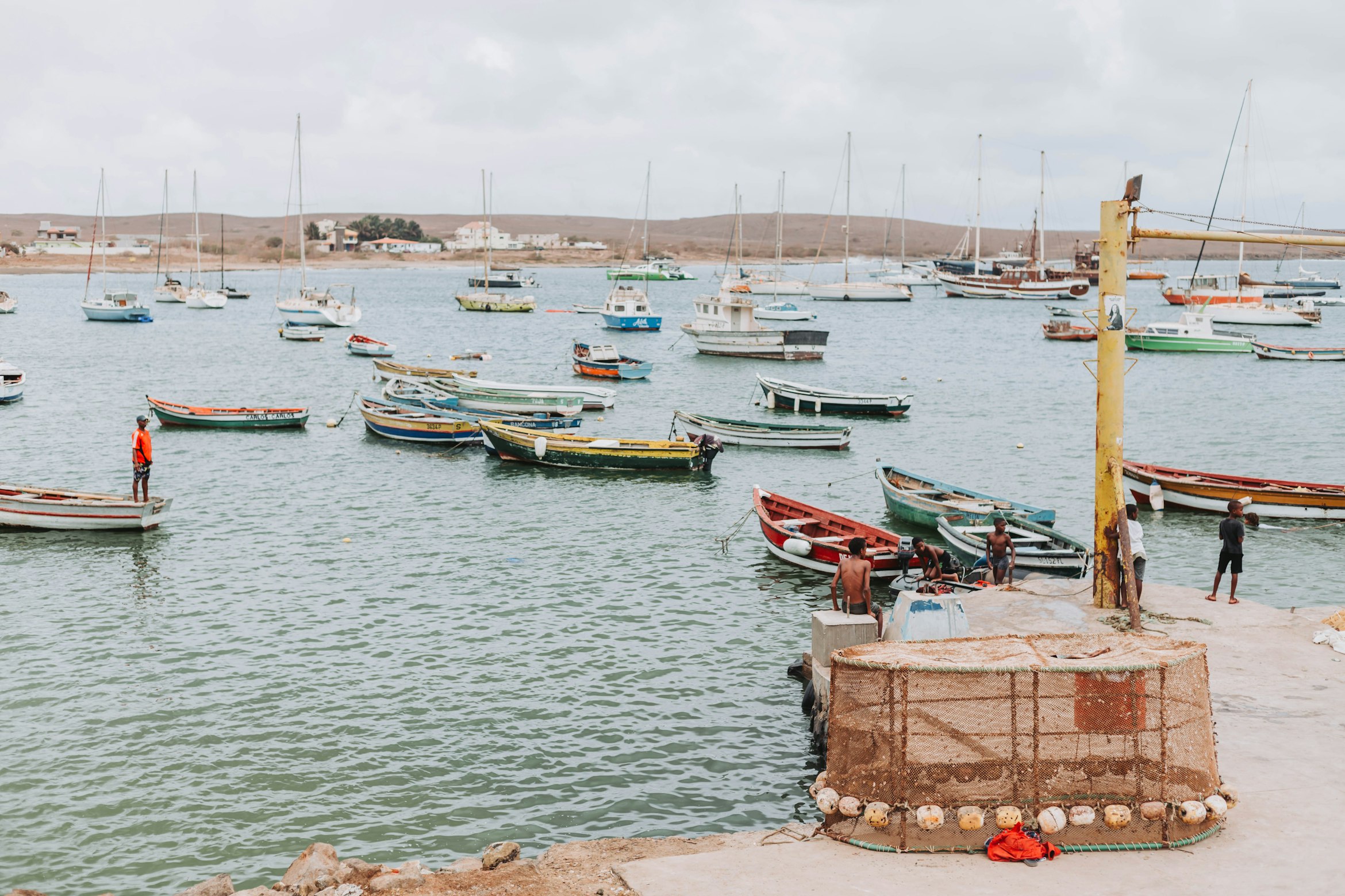 Barcas coloridas en el Puerto de Palmeira